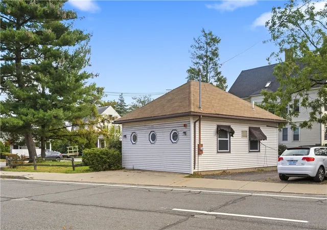 Photo 3 of Single family home for sale at 215 Waterman Ave, East Providence, RI 02914 | MLS# 1424205 | Listing updated on 2026-10-04