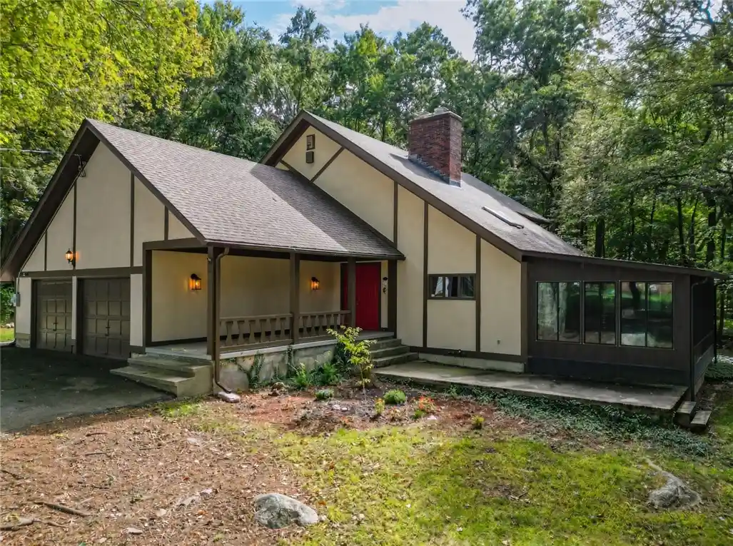 Single family home for sale at 20 Hi View Dr, Hope, RI 02831 | MLS# 1424295