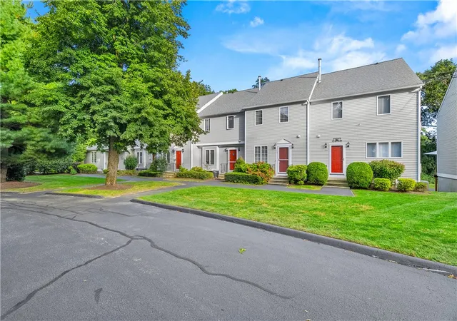 Photo 3 of Sale Pending at 870 Bullocks Point Ave, Riverside, RI 02915 | MLS# 1424258 | Listing updated on 2026-10-05