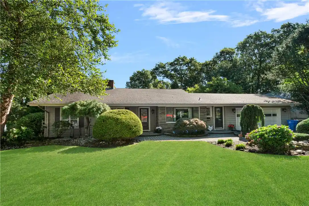 Photo 1 of Single family home for sale at 101 Glen Ridge Rd, Cranston, RI 02920 | MLS# 1424026 | Listing updated on 2026-10-25