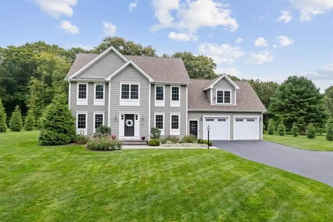 Photo 1 of Single family home for sale at 42 E Lantern Rd, Lincoln, RI 02865 | MLS# 1424448 | Listing updated on 2026-10-24