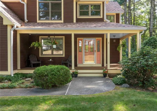 Photo 2 of Single family home for sale at 1 Bourget Ct, North Smithfield, RI 02896 | MLS# 1424120 | Listing updated on 2026-10-09