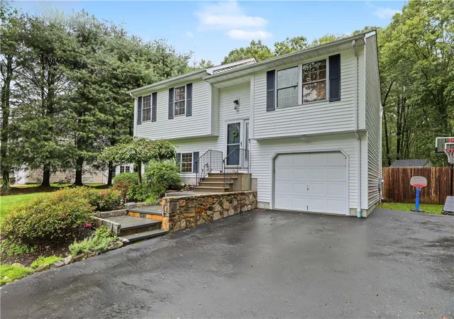 Photo 3 of Single family home for sale at 84 Red Maple Ter, North Kingstown, RI 02852 | MLS# 1424679 | Listing updated on 2026-10-11