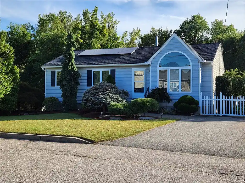 Photo 1 of Single family home for sale at 9 Mallory Ct, Cranston, RI 02910 | MLS# 1423998 | Listing updated on 2026-10-23