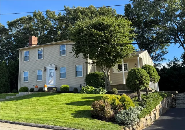 Photo 2 of Single family home for sale at 27 Country View Dr, Johnston, RI 02919 | MLS# 1424638 | Listing updated on 2026-10-11
