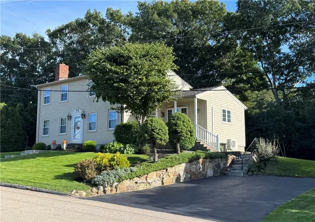 Photo 3 of Single family home for sale at 27 Country View Dr, Johnston, RI 02919 | MLS# 1424638 | Listing updated on 2026-10-11