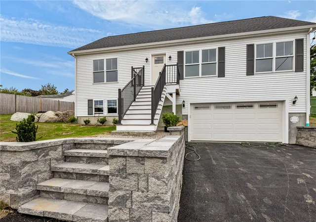 Photo 2 of Single family home for sale at 121 Robert Gray Ave, Tiverton, RI 02878 | MLS# 1424667 | Listing updated on 2026-10-11
