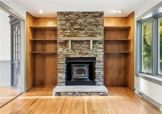 Photo 3 of Sale Pending at 455 S Lake Rd, Tiverton, RI 02878 | MLS# 1424843 | Listing updated on 2026-10-11