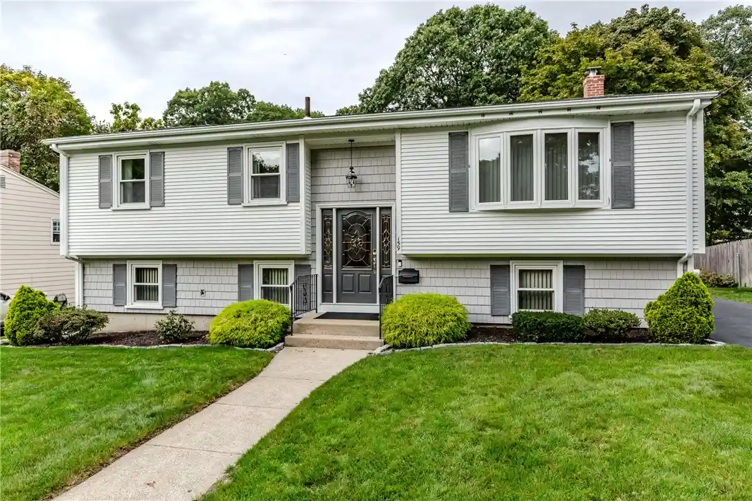 Photo 1 of Single family home for sale at 159 Hanover St, Warwick, RI 02886 | MLS# 1424517 | Listing updated on 2026-10-25