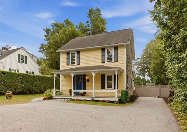 Photo 1 of Single family home for sale at 275 Green End Ave, Middletown, RI 02842 | MLS# 1424003 | Listing updated on 2026-10-11