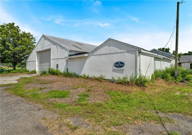 Photo 3 of Sale Pending at 118 Wintechog Hl Rd, North Stonington, CT 06359 | MLS# 1425087 | Listing updated on 2026-10-11