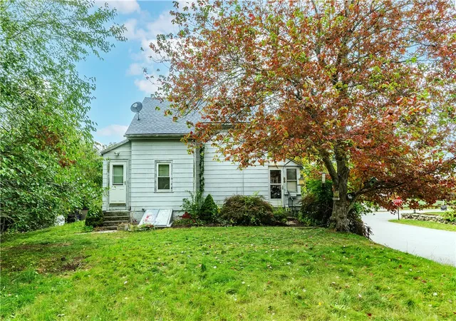 Photo 2 of Sale Pending at 89 Jefferson St, Warwick, RI 02888 | MLS# 1424725 | Listing updated on 2026-10-05