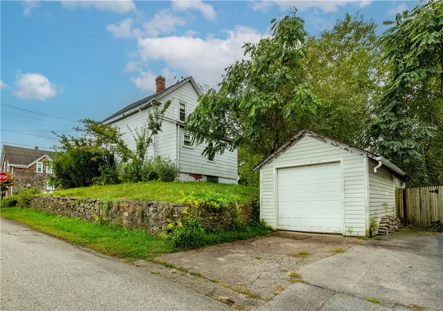 Photo 3 of Sale Pending at 89 Jefferson St, Warwick, RI 02888 | MLS# 1424725 | Listing updated on 2026-10-05