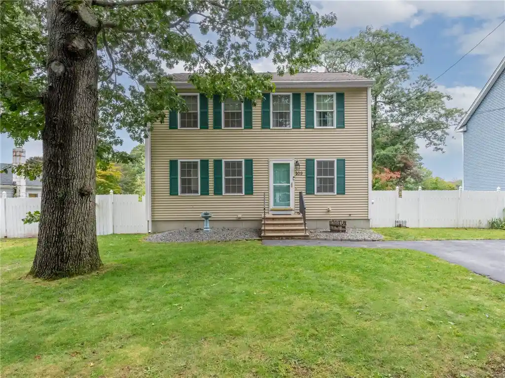 Photo 1 of Single family home for sale at 109 Pinnery Ave, Warwick, RI 02886 | MLS# 1425121 | Listing updated on 2026-10-26