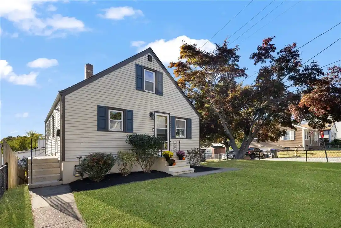 Photo 1 of Single family home for sale at 464 High St, Cumberland, RI 02864 | MLS# 1425178 | Listing updated on 2026-10-25