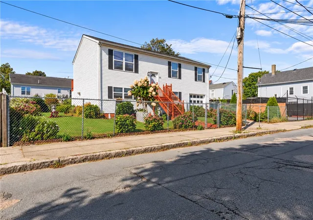 Photo 3 of Single family home for sale at 123 Acushnet Ave, New Bedford, MA 02740 | MLS# 1425324 | Listing updated on 2026-10-06