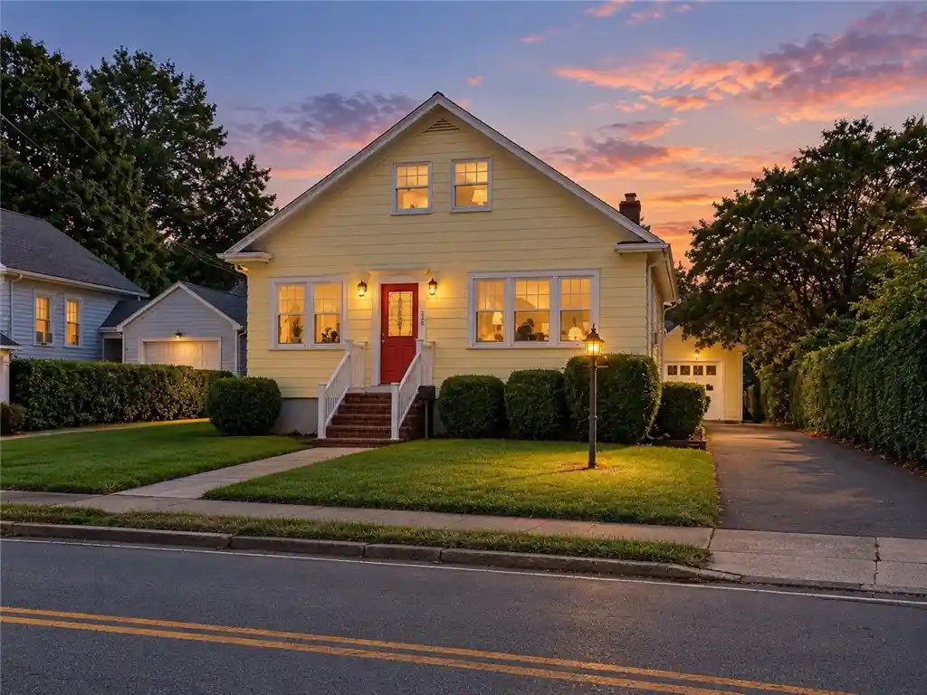Photo 1 of Single family home for sale at 520 Middle Hwy, Barrington, RI 02806 | MLS# 1425282 | Listing updated on 2026-10-28