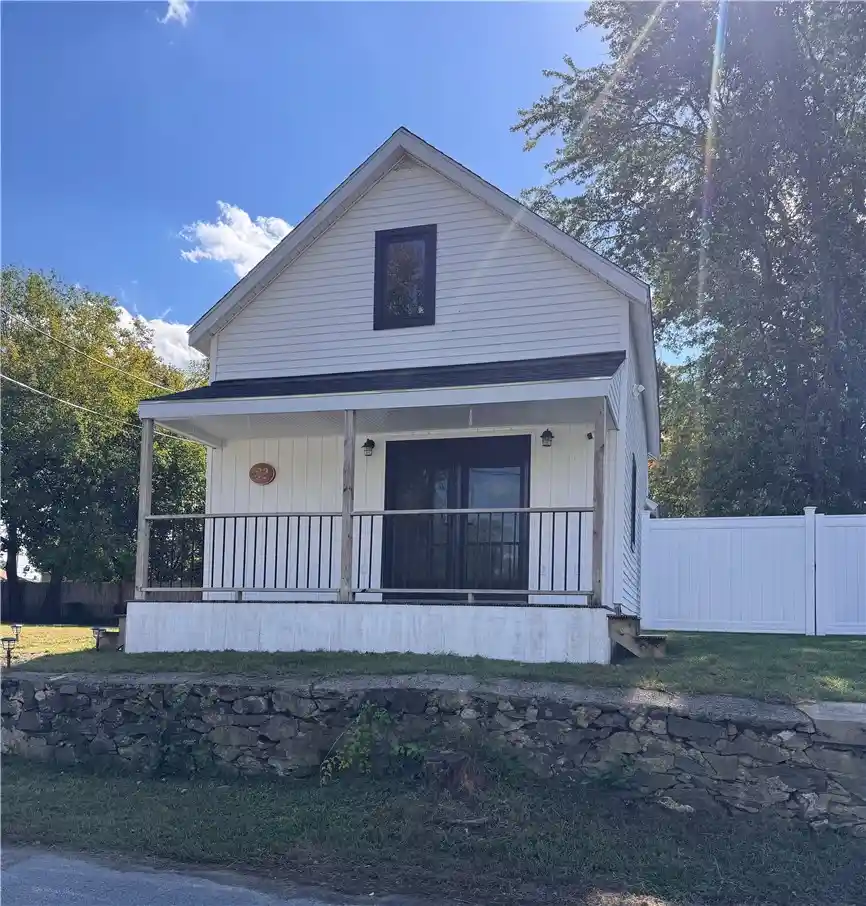 Photo 1 of Single family home for sale at 82 Middle St, Riverside, RI 02915 | MLS# 1425464 | Listing updated on 2026-10-25