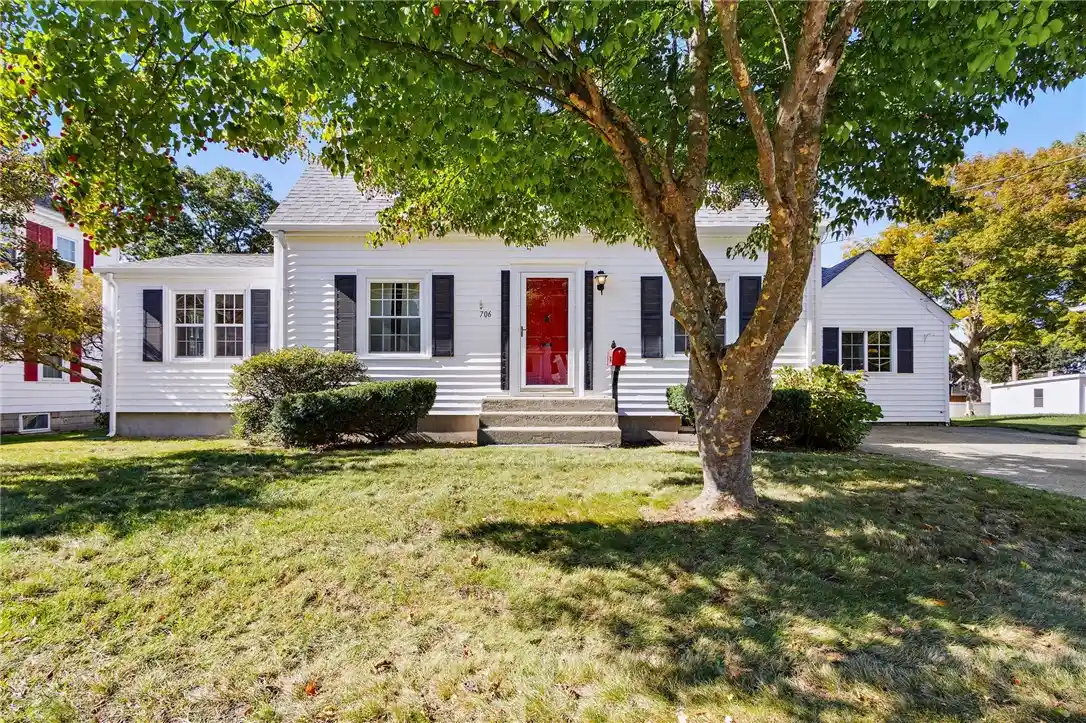 Photo 1 of Single family home for sale at 706 High St, Cumberland, RI 02864 | MLS# 1425534 | Listing updated on 2026-10-25