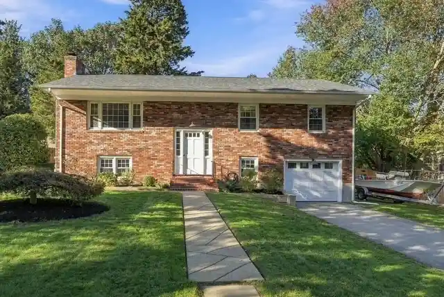Photo 1 of Single family home for sale at 32 San Miguel Dr, Bristol, RI 02809 | MLS# 1425468 | Listing updated on 2026-10-26