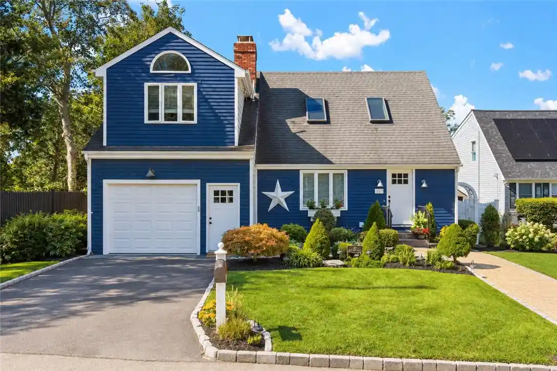 Photo 1 of Single family home for sale at 22 King Phillip St, Portsmouth, RI 02871 | MLS# 1425706 | Listing updated on 2026-10-25