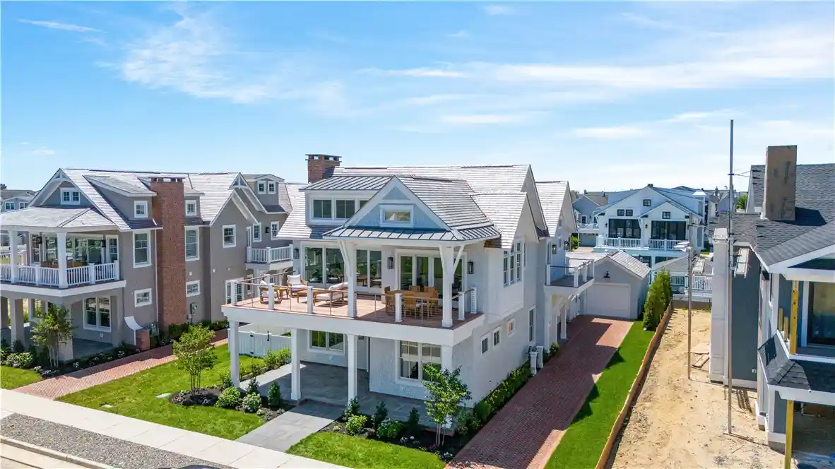 Photo 1 of Single family home for sale at 811 Ocean Rd, Narragansett, RI 02882 | MLS# 1425948 | Listing updated on 2026-10-25