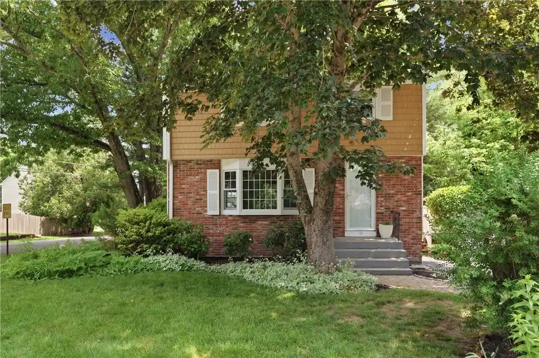 Photo 1 of Single family home for sale at 10 Sprague St, Cumberland, RI 02864 | MLS# 1425926 | Listing updated on 2026-10-26