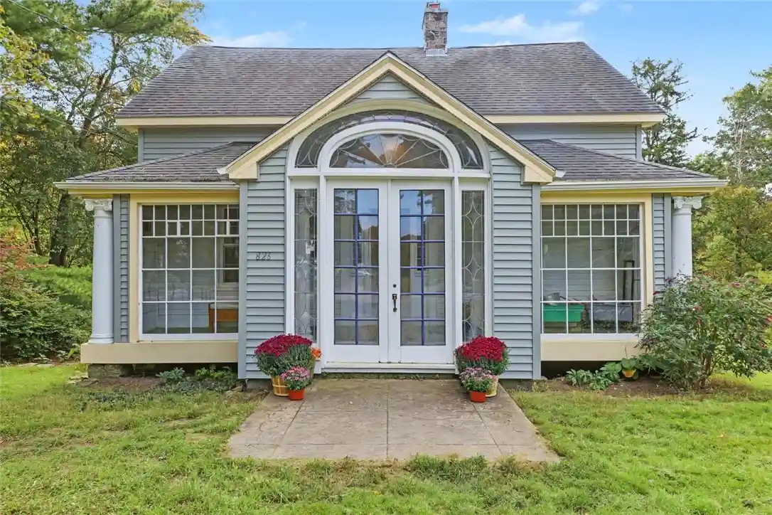 Photo 1 of Single family home for sale at 826 Mooresfield Rd, Wakefield, RI 02879 | MLS# 1426189 | Listing updated on 2026-10-26