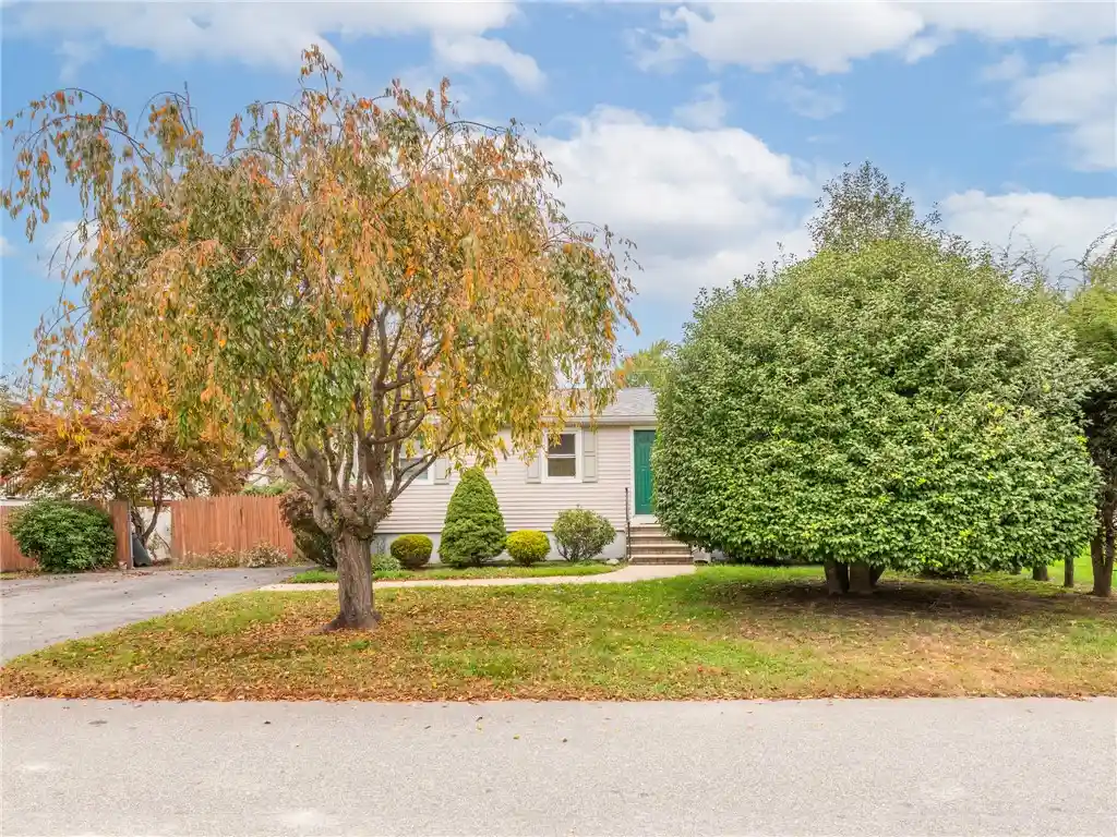 Photo 1 of Single family home for sale at 62 Beacon St, Cranston, RI 02910 | MLS# 1426246 | Listing updated on 2026-10-29