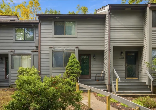 Condo for sale at 5 Wake Robin Rd #2202, Lincoln, RI 02865 | MLS# 1426339