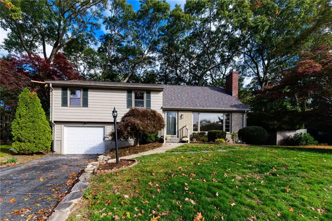 Single family home for sale at 40 Fairfield Dr, North Kingstown, RI 02852 | MLS# 1426284