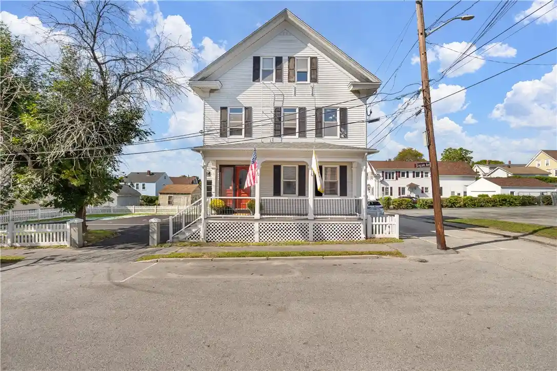 Condo for sale at 37 Lincoln Ave #3, Bristol, RI 02809 | MLS# 1426635