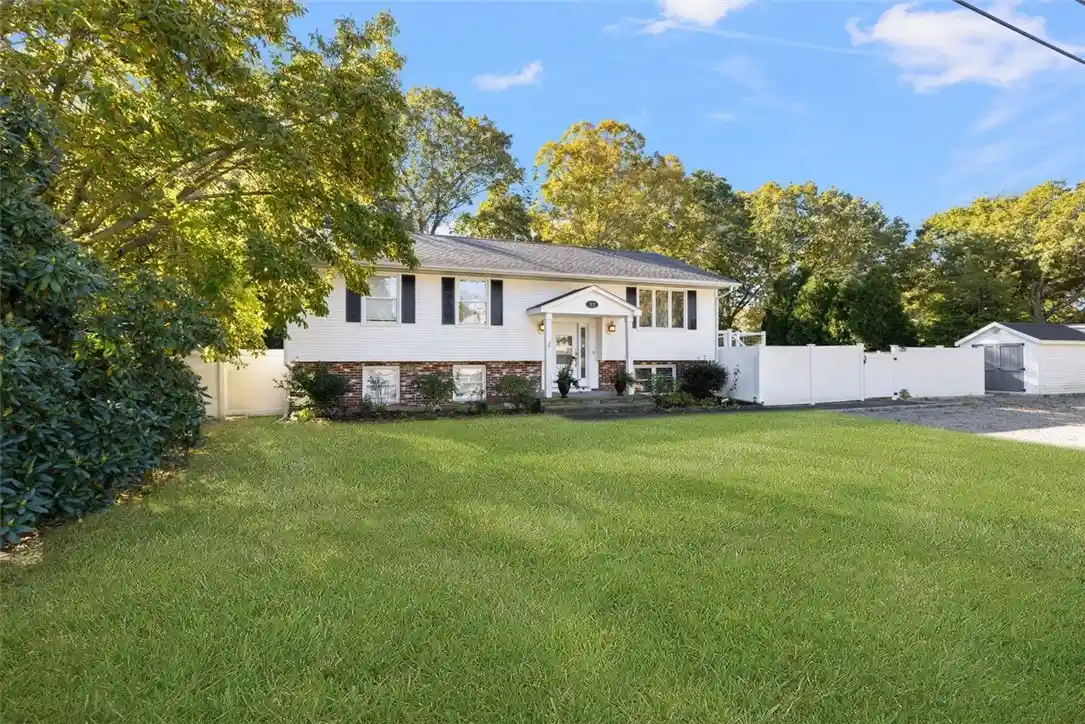 Photo 1 of Single family home for sale at 32 Woodridge Rd, Narragansett, RI 02882 | MLS# 1426660 | Listing updated on 2026-10-31