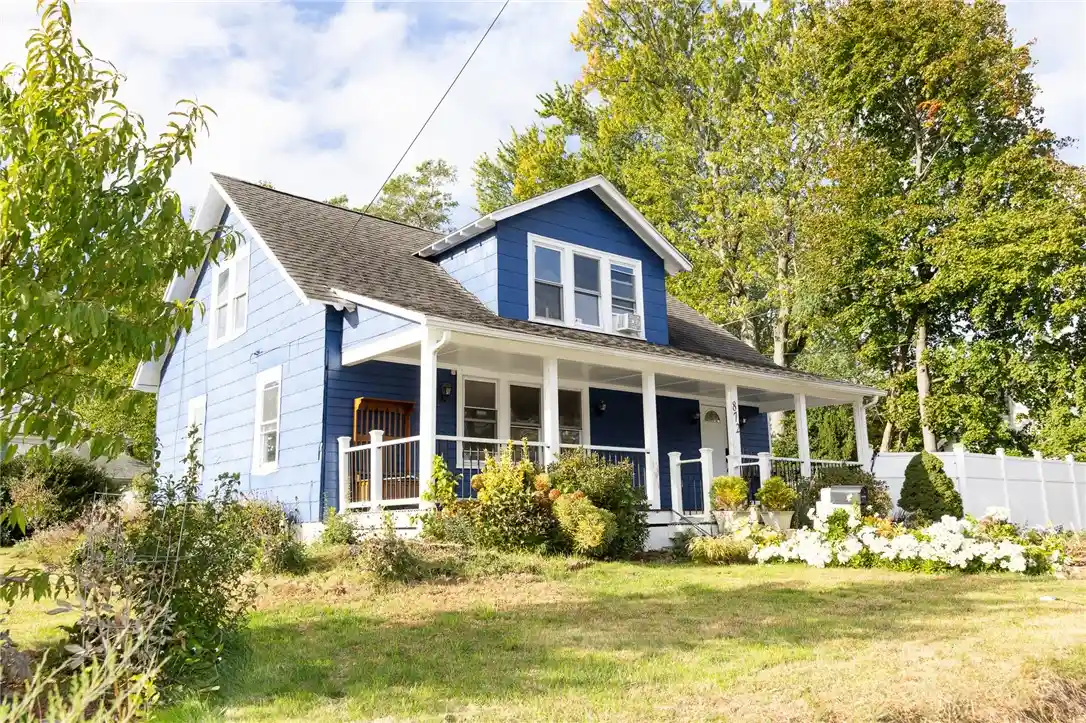 Single family home for sale at 872 Main Ave, Warwick, RI 02886 | MLS# 1426722