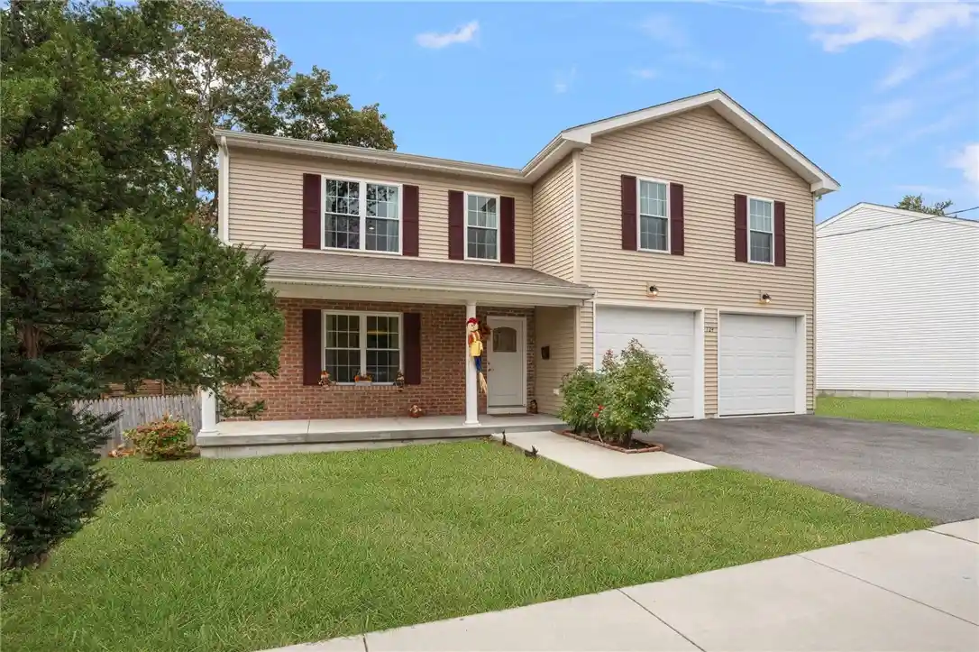Single family home for sale at 124 Bishop Ave, Rumford, RI 02916 | MLS# 1426624
