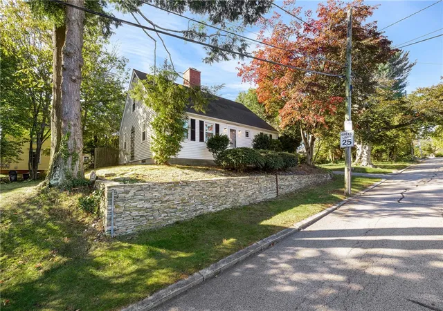Photo 1 of Single family home for sale at 10 Oak Hl Ave, Pawtucket, RI 02860 | MLS# 1426770 | Listing updated on 2026-10-29