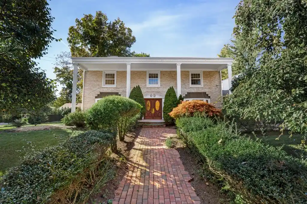 Single family home for sale at 7 Thomas Dr, Lincoln, RI 02865 | MLS# 1427115