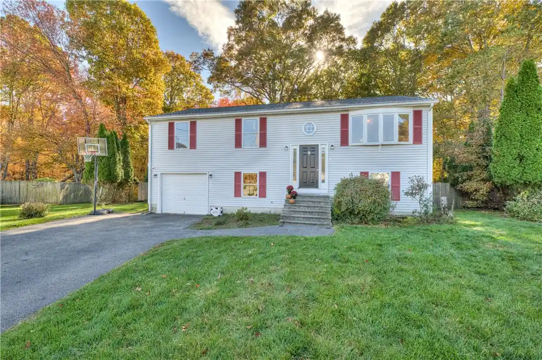 Single family home for sale at 9 Leigh Ln, Riverside, RI 02915 | MLS# 1427134