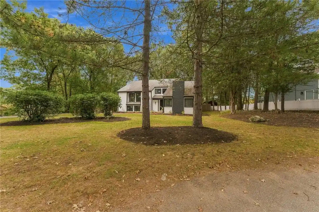 Photo 1 of Single family home for sale at 127 Farm Dr, Cumberland, RI 02864 | MLS# 1427081 | Listing updated on 2026-10-29