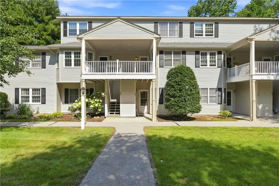 Condo for sale at 106 Trellis Dr, West Warwick, RI 02893 | MLS# 1427232