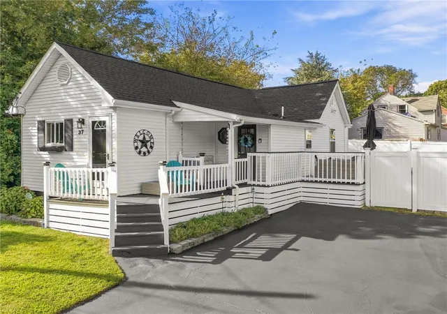 Single family home for sale at 37 Oxford Ave, Warwick, RI 02889 | MLS# 1427357