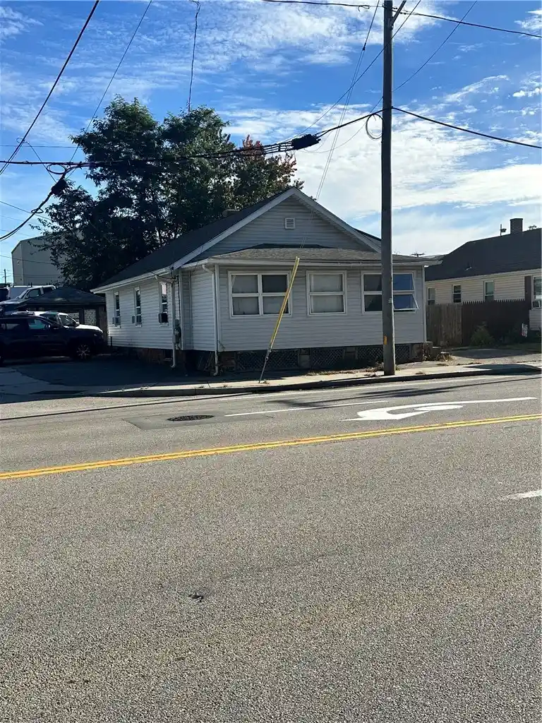 Photo 1 of Single family home for sale at 3086 Post Rd, Warwick, RI 02886 | MLS# 1427388 | Listing updated on 2026-10-30