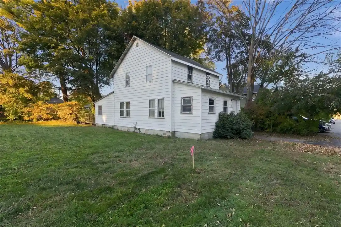 Single family home for sale at 131 Park Ave, Warwick, RI 02889 | MLS# 1427356