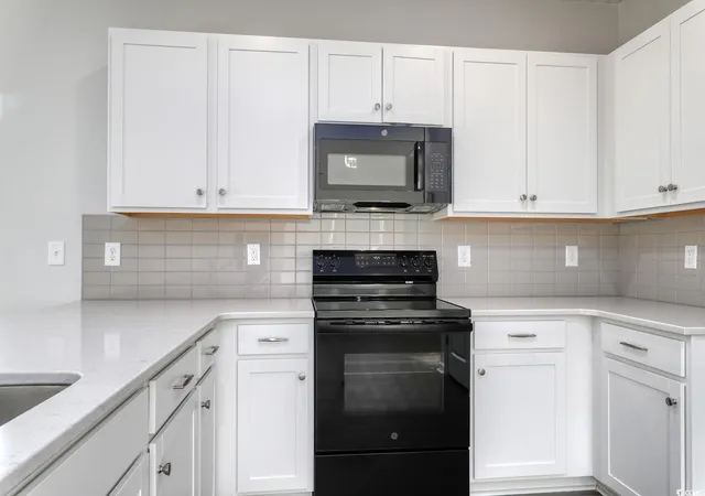 Photo 3 of Sale Pending at 1121 Hainer Pl Dr, Conway, SC 29526 | MLS# 2518656 | Listing updated on 2026-06-26