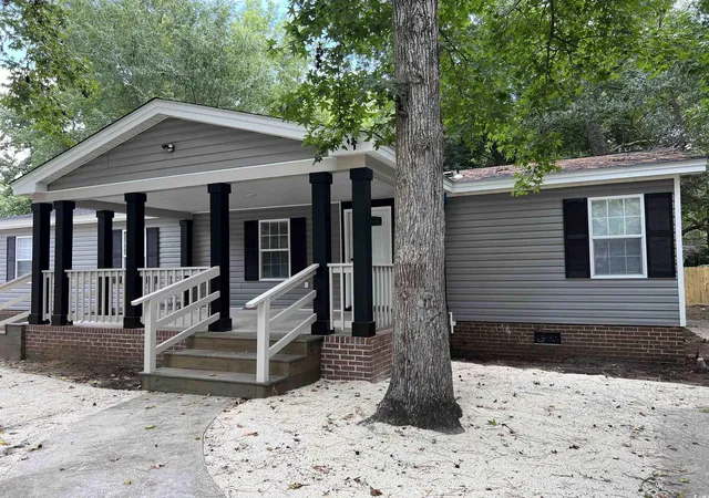 Photo 2 of Manufactured home for sale at 425 E Surfwind Dr, Murrells Inlet, SC 29576 | MLS# 2519123 | Listing updated on 2026-08-01