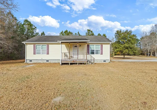 Homes for sale in Loris, SC | 1506 Southern Crest Dr, Loris, SC 29569 | MLS# 2600162