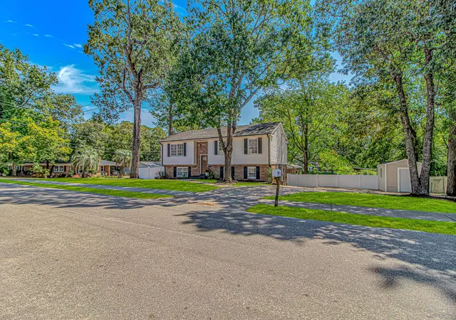 Photo 3 of Single family home for sale at 313 N Poplar Dr, Surfside Beach, SC 29575 | MLS# 2601050 | Listing updated on 2026-07-10