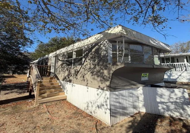 Photo 1 of Single family home for sale at 101 Dubbs Ave, West Columbia, SC 29169 | MLS# 2601877 | Listing updated on 2026-10-07
