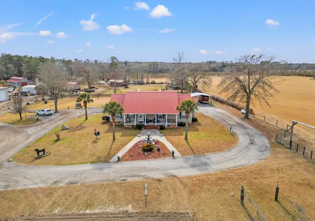 Photo 2 of Single family home for sale at 795 Dog Blf Rd, Galivants Ferry, SC 29544 | MLS# 2603052 | Listing updated on 2026-07-29