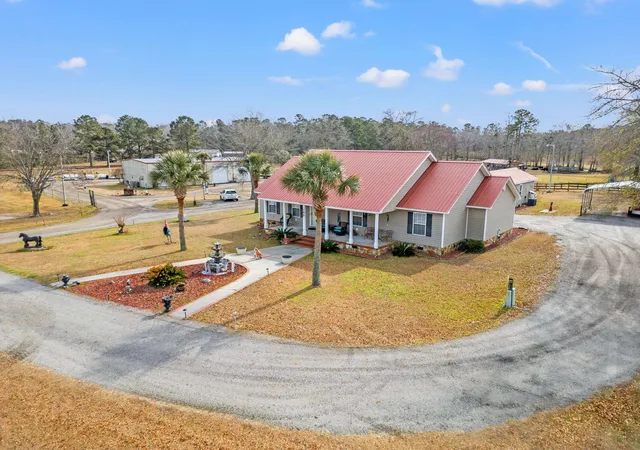 Photo 3 of Single family home for sale at 795 Dog Blf Rd, Galivants Ferry, SC 29544 | MLS# 2603052 | Listing updated on 2026-07-29